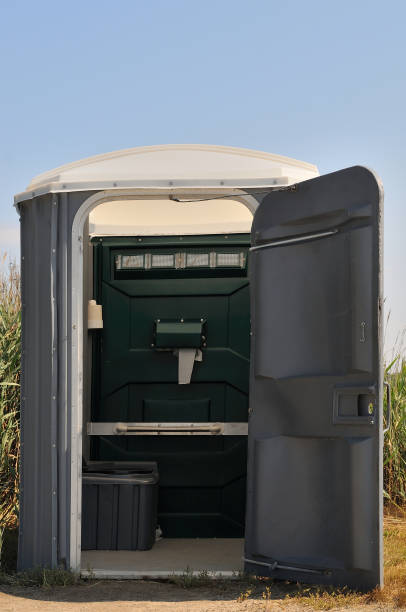 Best Portable toilet rental cost  in Kaukauna, WI